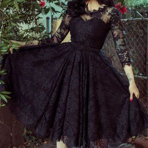 Mourning Dress in Black Lace | La Femme En Noir